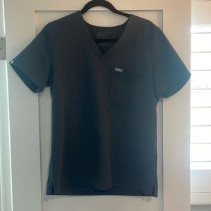 Figs One Pocket Scrub Top Space Gray